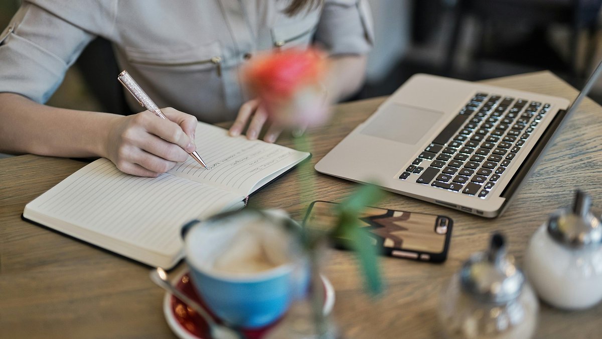 How to Edit Your Blog Like a Pro: 9 Self-Editing Tips That Work
